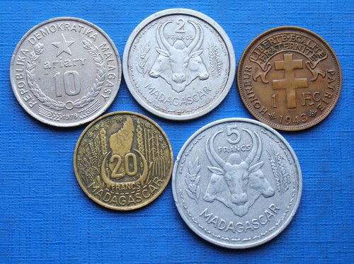 Lot monnaies de madagascar - :,